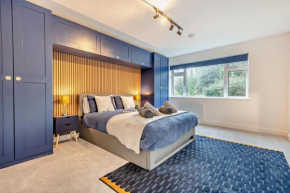 Chines Charm Stylish 3-Bedroom Bournemouth Beach Apartment